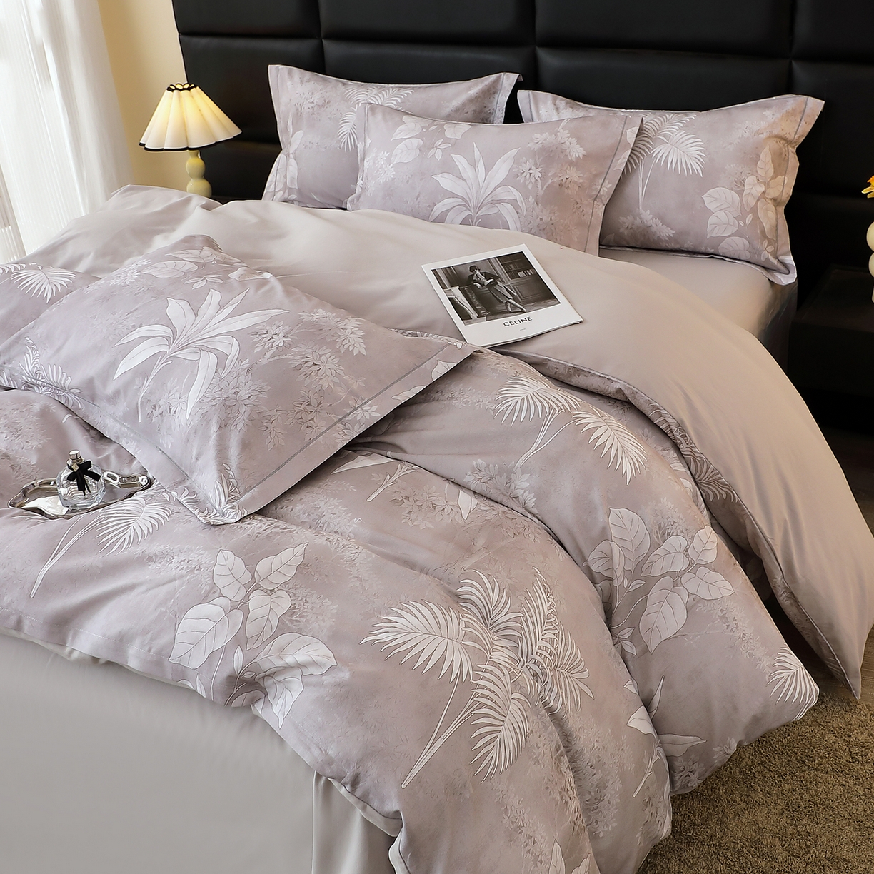 91家纺网 家纺一手货源 找家纺 馨雅家纺 2025新款全棉磨毛数码印花四件套 晴岛晚风-灰