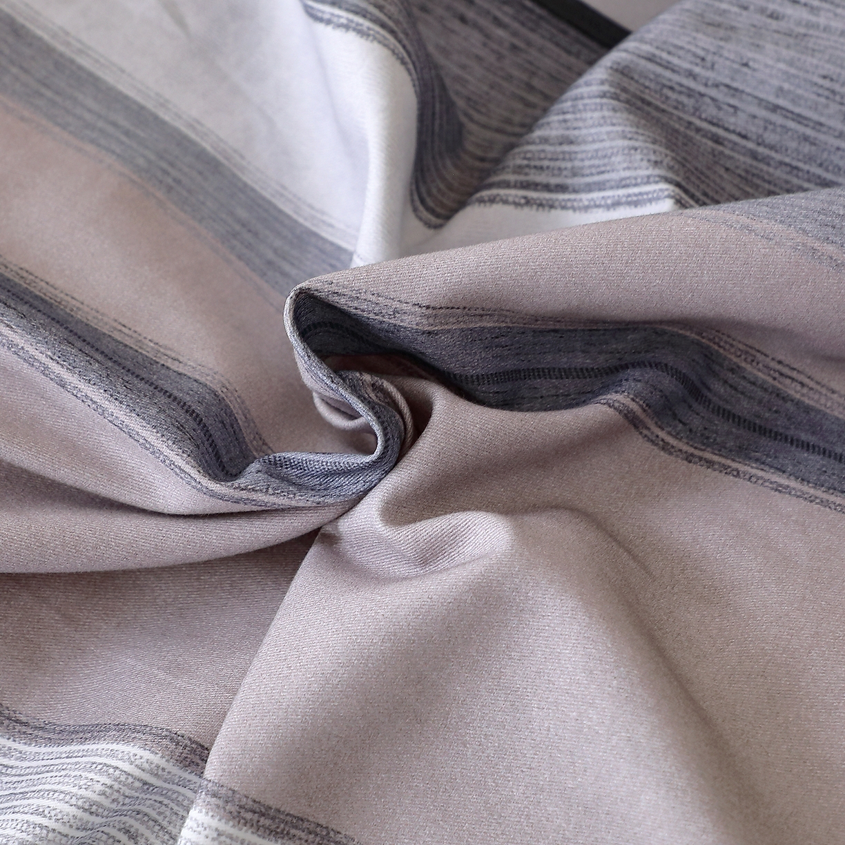 91家纺网 家纺一手货源 找家纺 馨雅家纺 2025新款全棉磨毛数码印花单品被套 维斯塔-灰