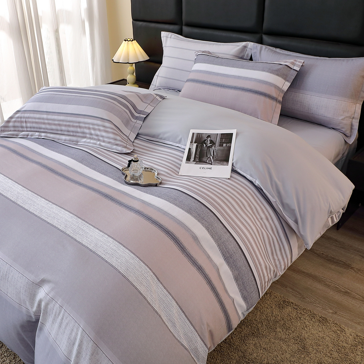 91家纺网 家纺一手货源 找家纺 馨雅家纺 2025新款全棉磨毛数码印花四件套 维斯塔-灰