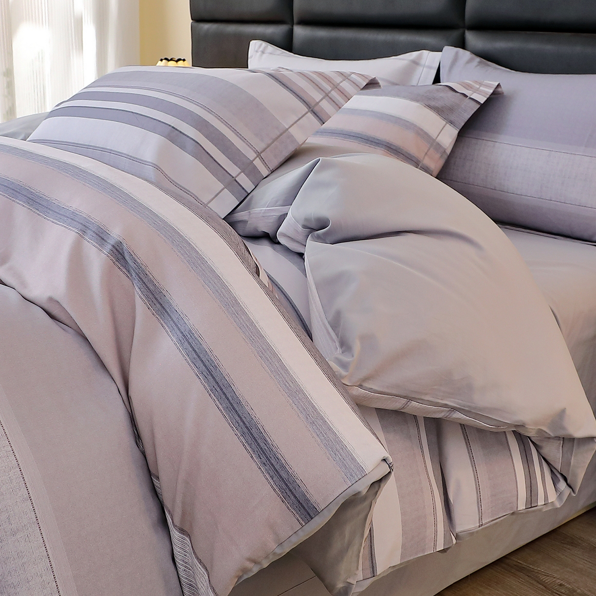 91家纺网 家纺一手货源 找家纺 馨雅家纺 2025新款全棉磨毛数码印花四件套 维斯塔-灰