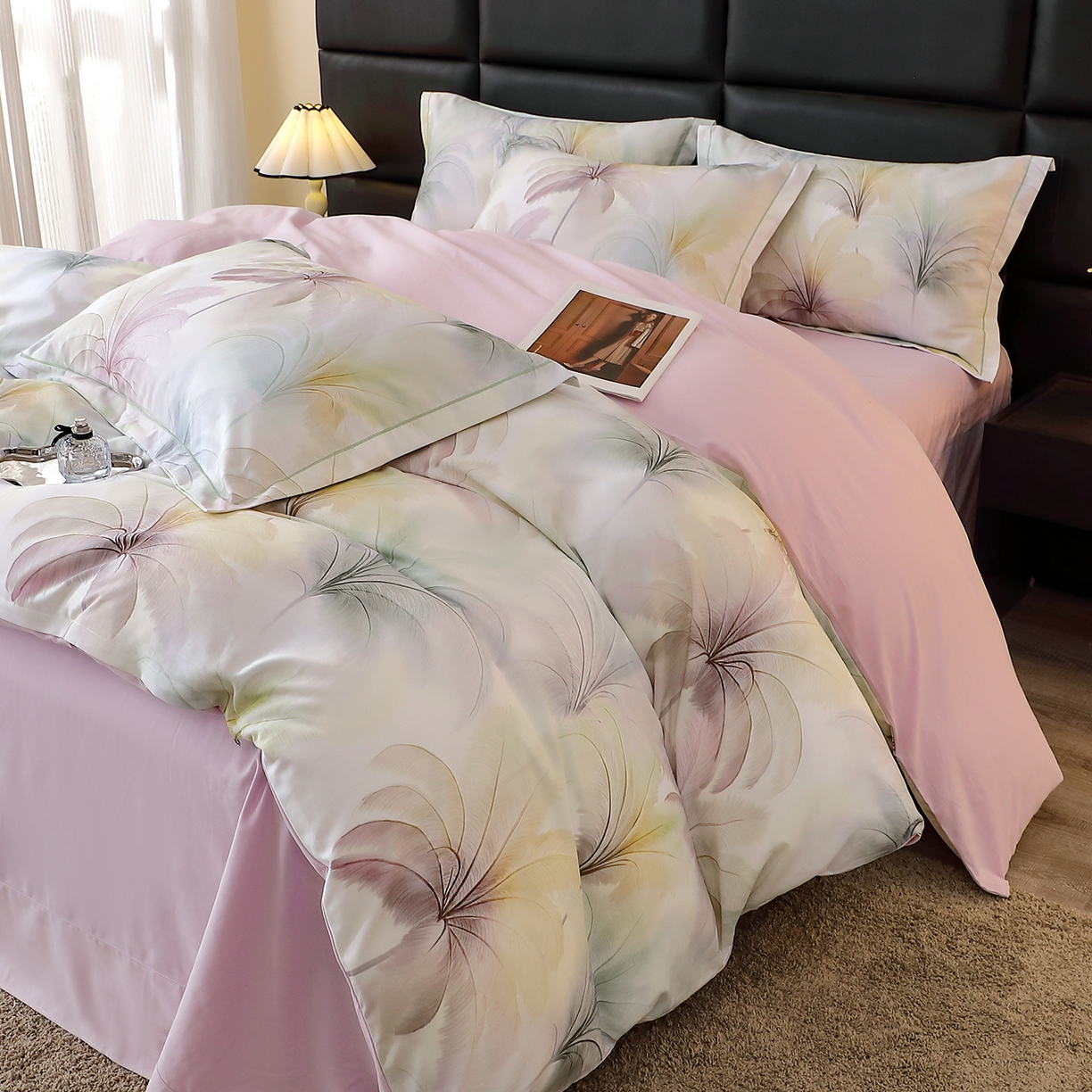 91家纺网 家纺一手货源 找家纺 馨雅家纺 2025新款全棉磨毛数码印花四件套 夏有乔木-粉