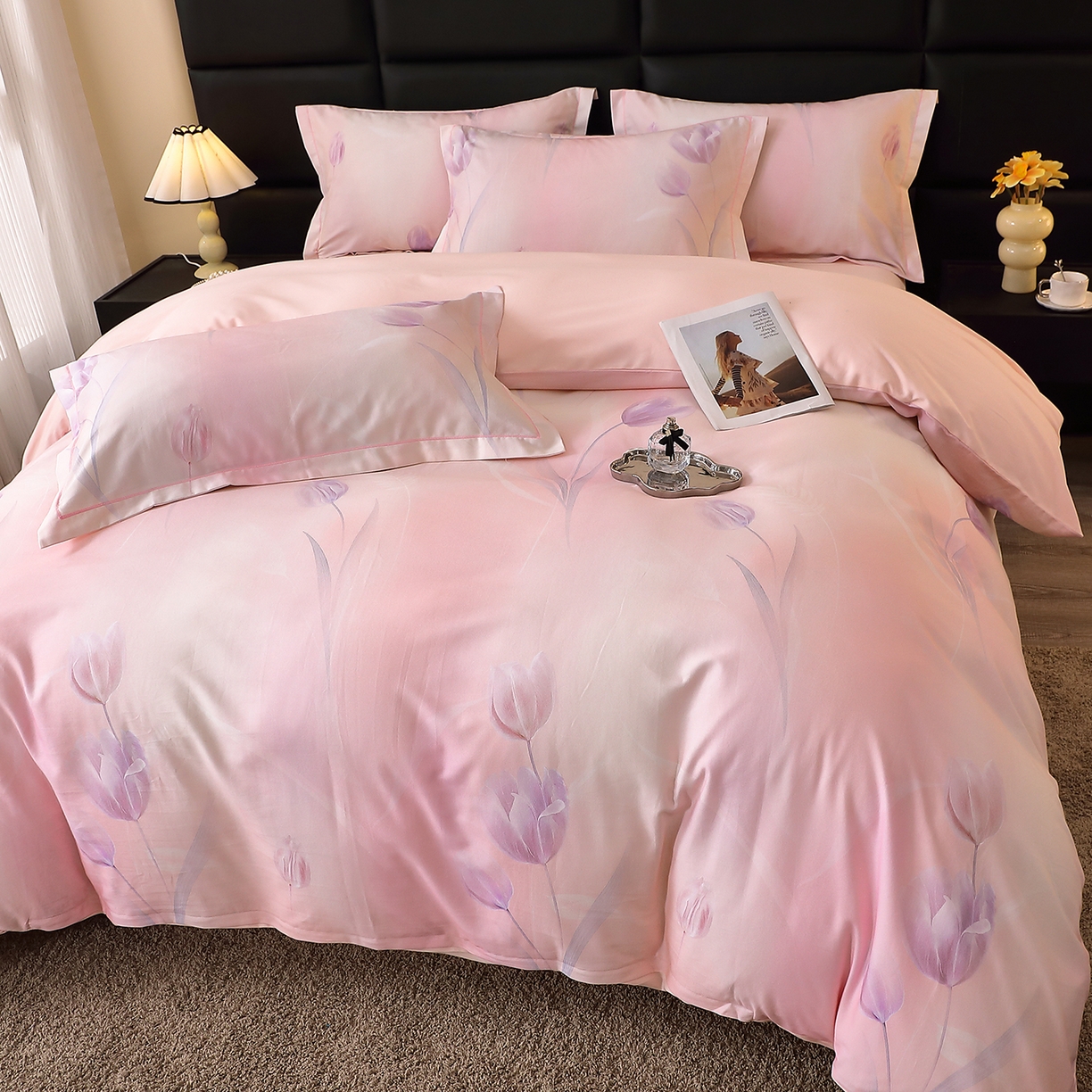 91家纺网 家纺一手货源 找家纺 馨雅家纺 2025新款全棉磨毛数码印花四件套 一隅花町-粉