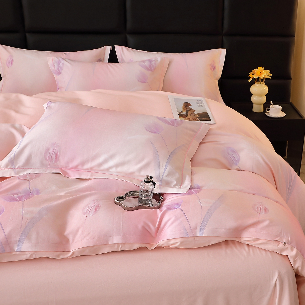 91家纺网 家纺一手货源 找家纺 馨雅家纺 2025新款全棉磨毛数码印花四件套 一隅花町-粉