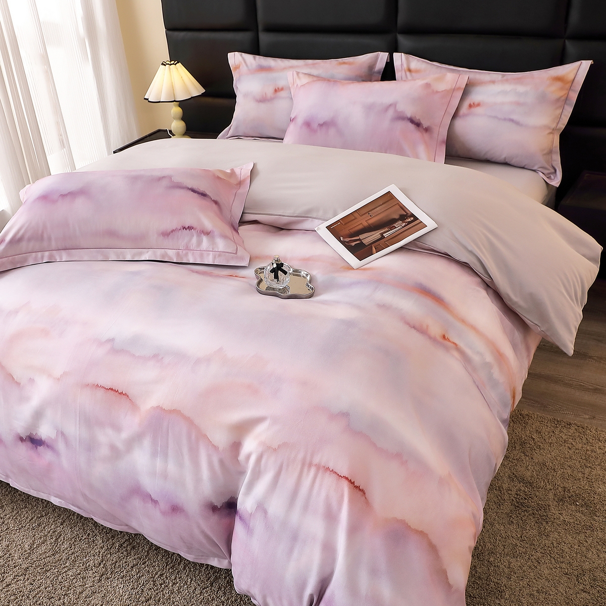 91家纺网 家纺一手货源 找家纺 馨雅家纺 2025新款全棉磨毛数码印花四件套 云霞-粉