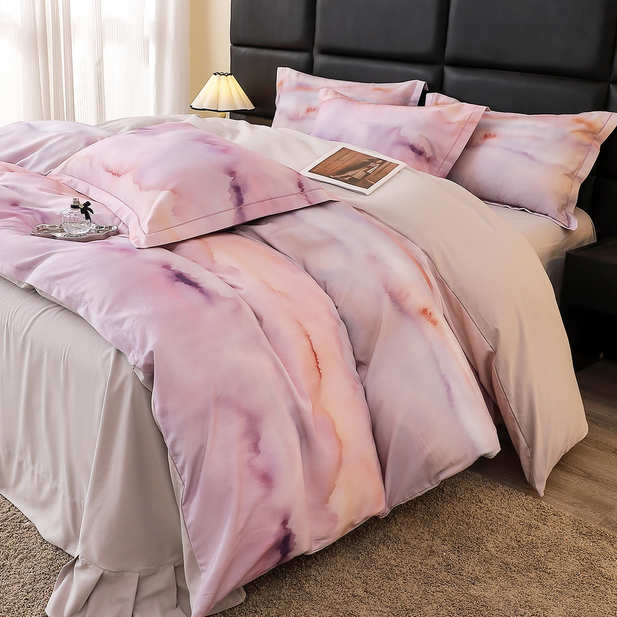 91家纺网 家纺一手货源 找家纺 馨雅家纺 2025新款全棉磨毛数码印花四件套 云霞-粉