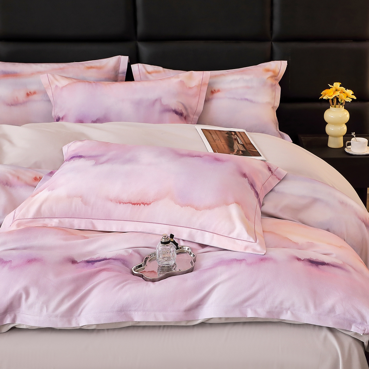 91家纺网 家纺一手货源 找家纺 馨雅家纺 2025新款全棉磨毛数码印花四件套 云霞-粉