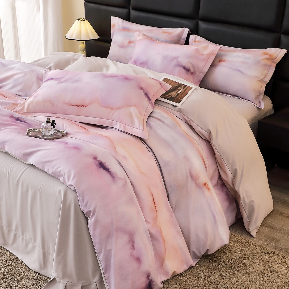 91家纺网 家纺一手货源 找家纺 馨雅家纺 2025新款全棉磨毛数码印花四件套 云霞-粉