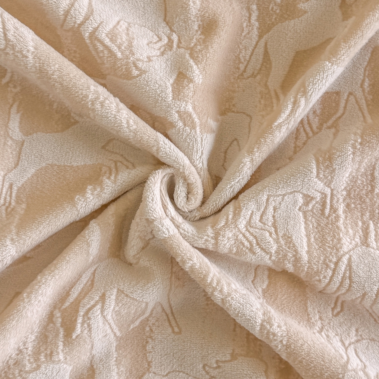 91家纺网 家纺一手货源 找家纺 民新家纺 2025新款牛奶绒烂花花边款四件套 马到成功 -浅米咖