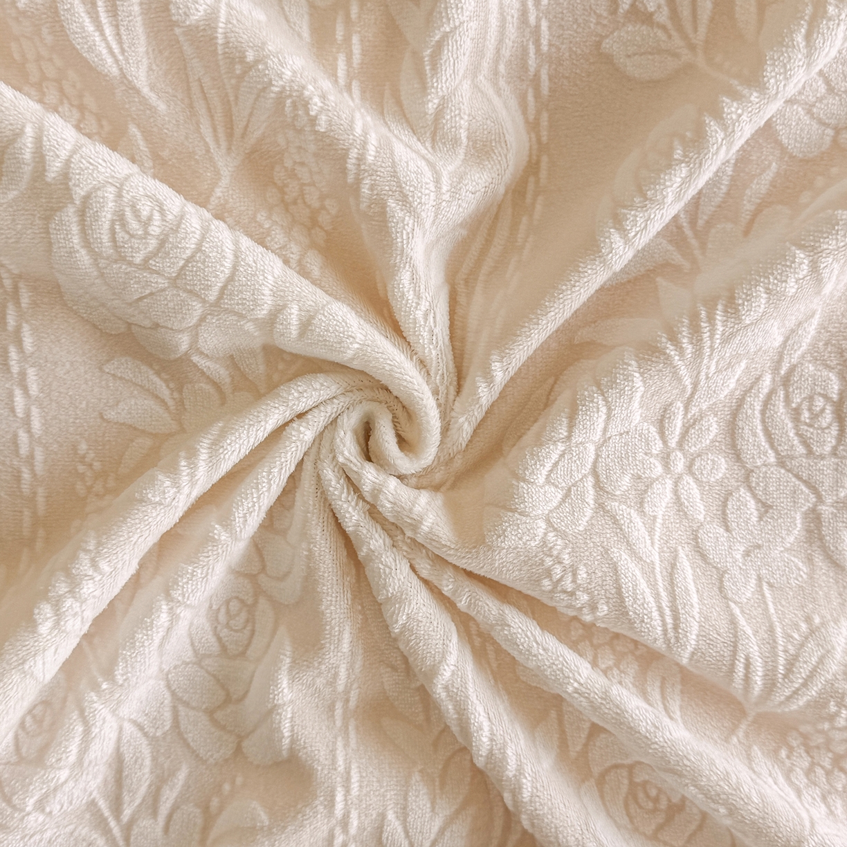 91家纺网 家纺一手货源 找家纺 民新家纺 2025新款牛奶绒烂花花边款四件套 臻爱花园 -米黄