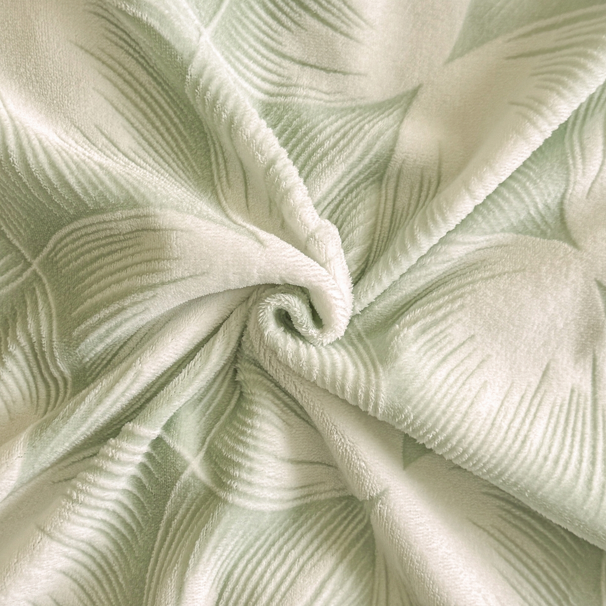 91家纺网 家纺一手货源 找家纺 民新家纺 2025新款牛奶绒烂花花边款四件套 叠影-浅绿