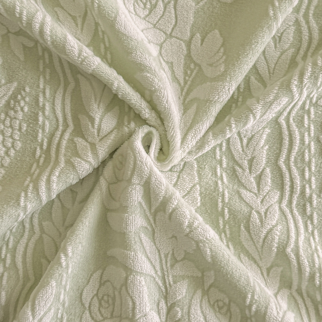 91家纺网 家纺一手货源 找家纺 民新家纺 2025新款牛奶绒烂花花边款四件套 臻爱花园-浅绿