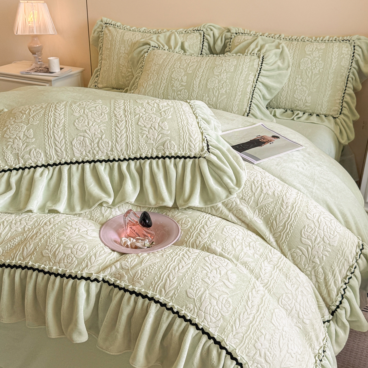 民新家纺 2025新款牛奶绒烂花花边款四件套 臻爱花园-浅绿