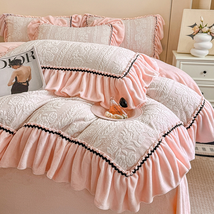 91家纺网 家纺一手货源 找家纺 （总）民新家纺 2025新款牛奶绒烂花花边款四件套