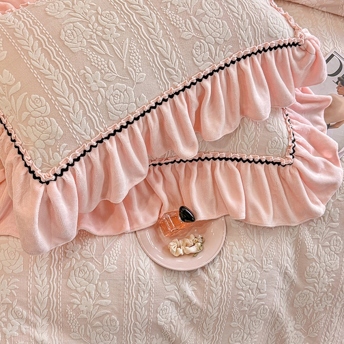 91家纺网 家纺一手货源 找家纺 （总）民新家纺 2025新款牛奶绒烂花花边款四件套