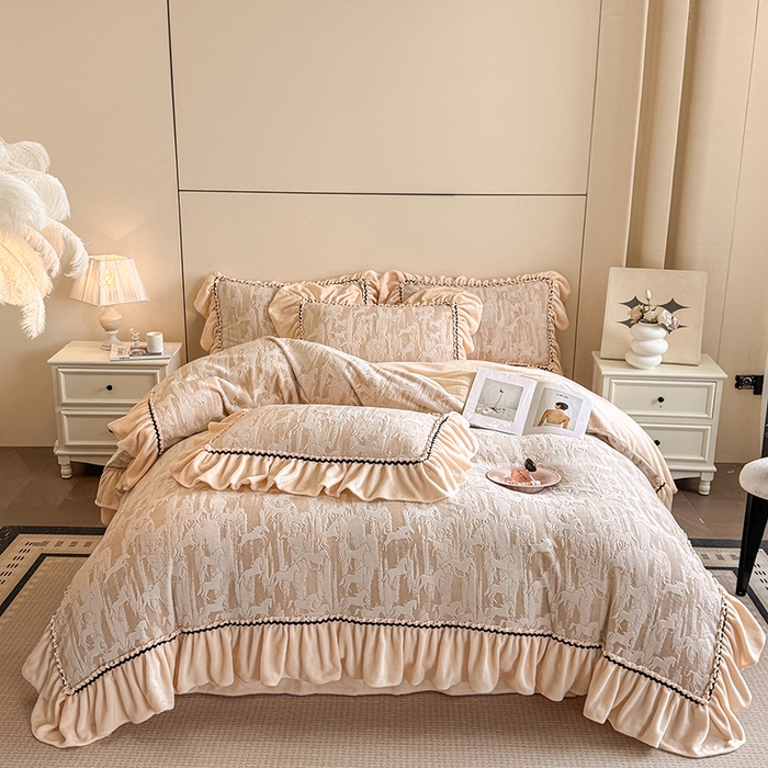 91家纺网 家纺一手货源 找家纺 民新家纺 2025新款牛奶绒烂花花边款四件套 马到成功 -浅米咖