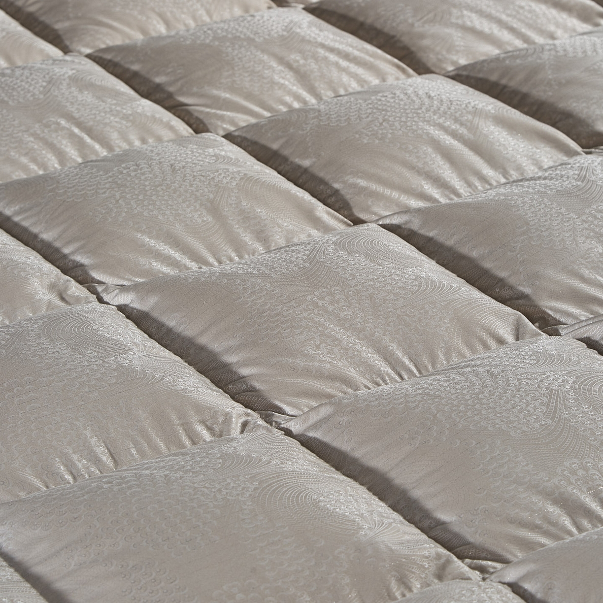 91家纺网 家纺一手货源 找家纺 暖羽屋羽绒馆 2025新款95鸭绒95绒子含量超精密金银丝大提花冬被羽绒被子双人羽绒春秋被芯 费罗娜 咖