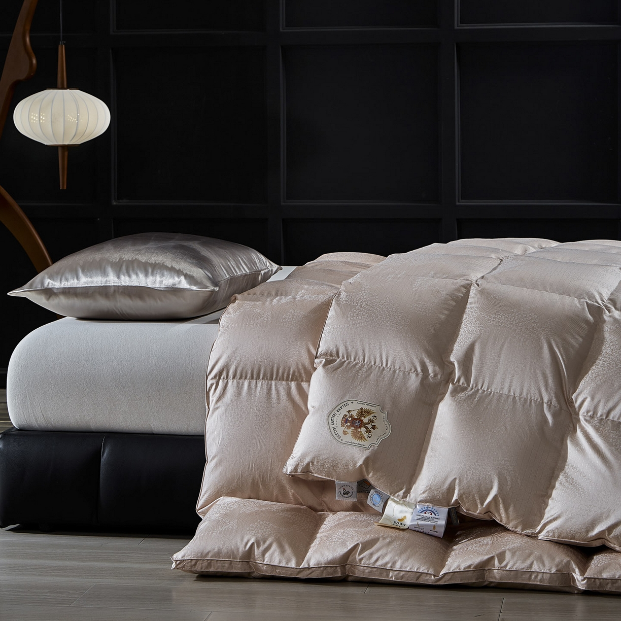 91家纺网 家纺一手货源 找家纺 暖羽屋羽绒馆 2025新款95鸭绒95绒子含量超精密金银丝大提花冬被羽绒被子双人羽绒春秋被芯 费罗娜 粉玉