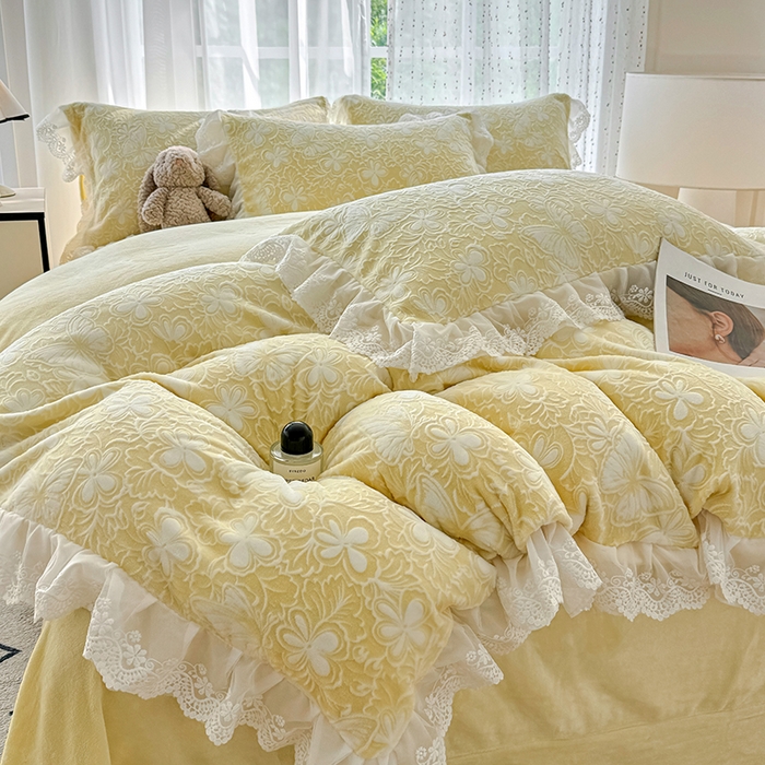 91家纺网 家纺一手货源 找家纺 锦格家纺 2025新款A类雕花牛奶绒花边四件套 米雅黄