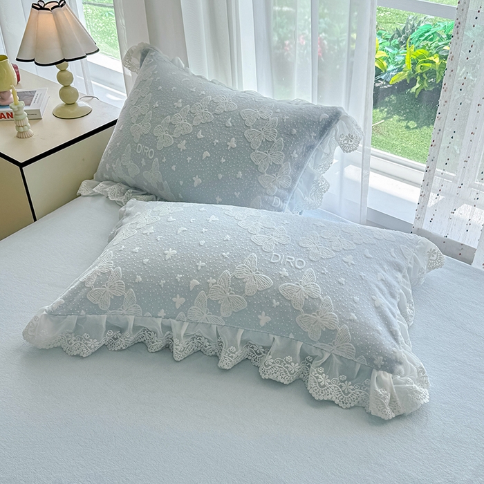 91家纺网 家纺一手货源 找家纺 锦格家纺 2025新款A类雕花牛奶绒花边四件套 蒂娜蓝