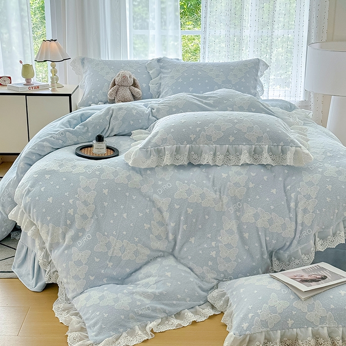 91家纺网 家纺一手货源 找家纺 锦格家纺 2025新款A类雕花牛奶绒花边四件套 蒂娜蓝