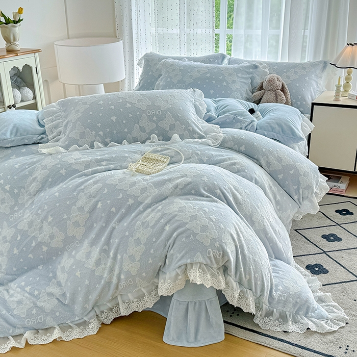 91家纺网 家纺一手货源 找家纺 锦格家纺 2025新款A类雕花牛奶绒花边四件套 蒂娜蓝