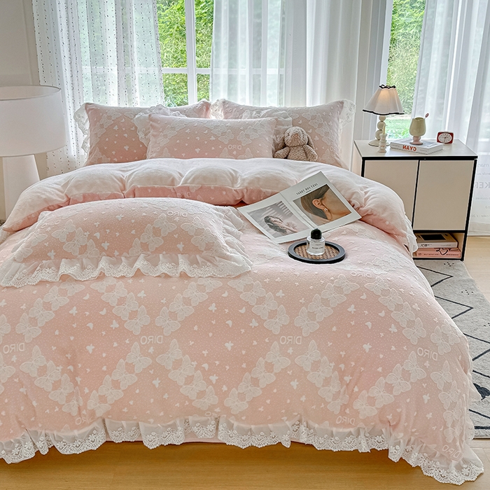 91家纺网 家纺一手货源 找家纺 锦格家纺 2025新款A类雕花牛奶绒花边四件套 蒂娜玉粉