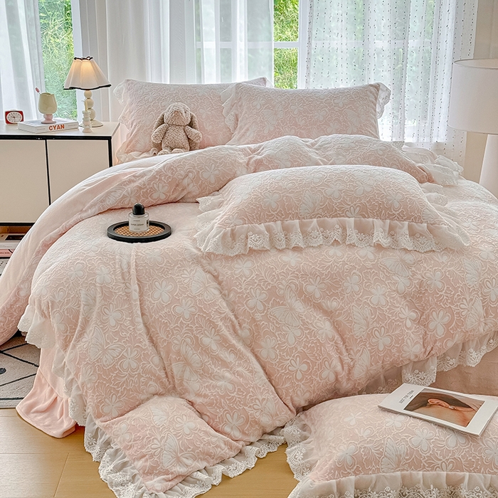 91家纺网 家纺一手货源 找家纺 锦格家纺 2025新款A类雕花牛奶绒花边四件套 米雅玉粉