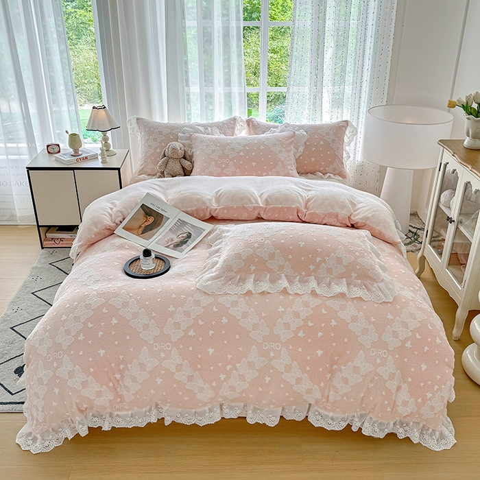 91家纺网 家纺一手货源 找家纺 锦格家纺 2025新款A类雕花牛奶绒花边四件套 蒂娜玉粉