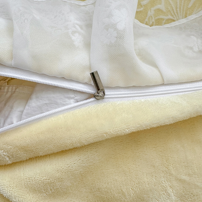 91家纺网 家纺一手货源 找家纺 锦格家纺 2025新款A类雕花牛奶绒花边四件套 米雅黄