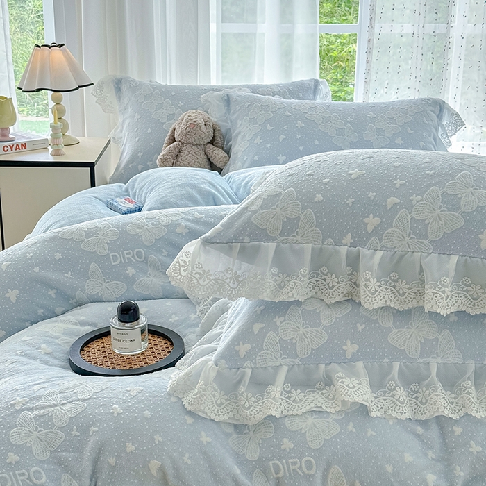 91家纺网 家纺一手货源 找家纺 锦格家纺 2025新款A类雕花牛奶绒花边四件套 蒂娜蓝