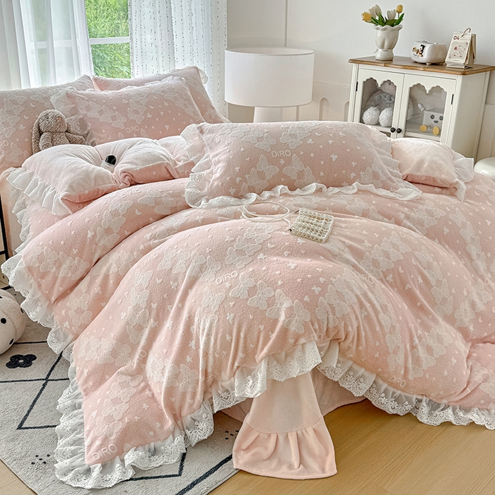 91家纺网 家纺一手货源 找家纺 锦格家纺 2025新款A类雕花牛奶绒花边四件套 蒂娜玉粉