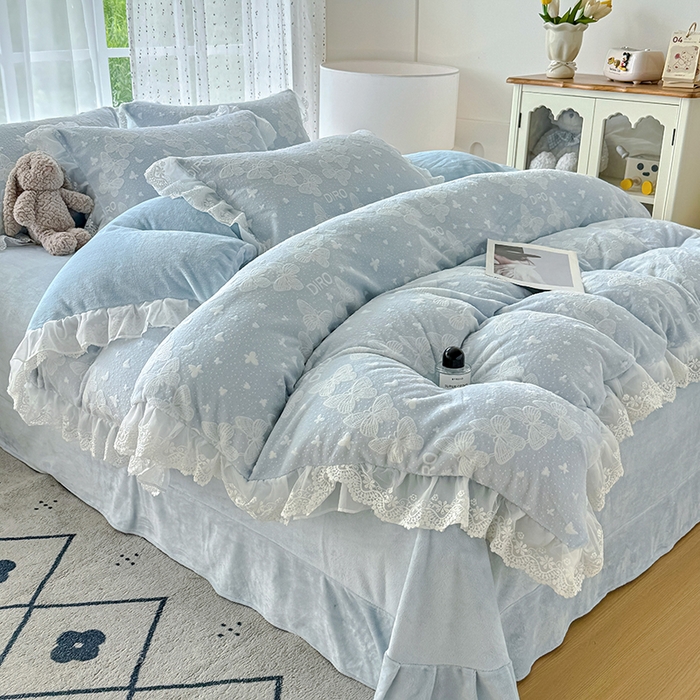 91家纺网 家纺一手货源 找家纺 锦格家纺 2025新款A类雕花牛奶绒花边四件套 蒂娜蓝