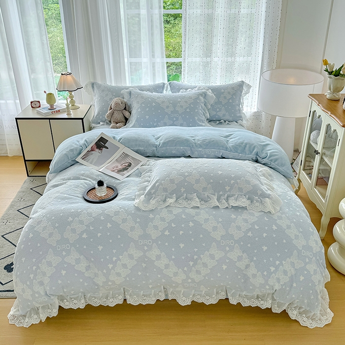 91家纺网 家纺一手货源 找家纺 锦格家纺 2025新款A类雕花牛奶绒花边四件套 蒂娜蓝