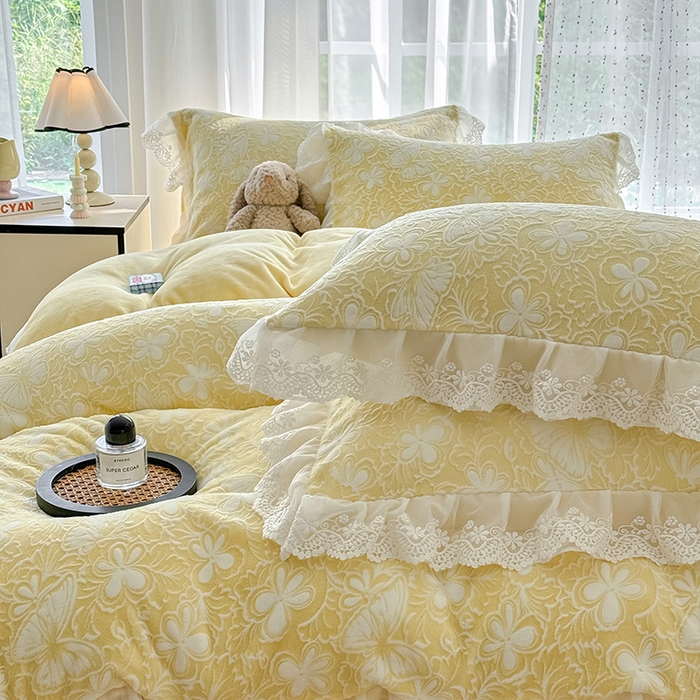 91家纺网 家纺一手货源 找家纺 锦格家纺 2025新款A类雕花牛奶绒花边四件套 米雅黄