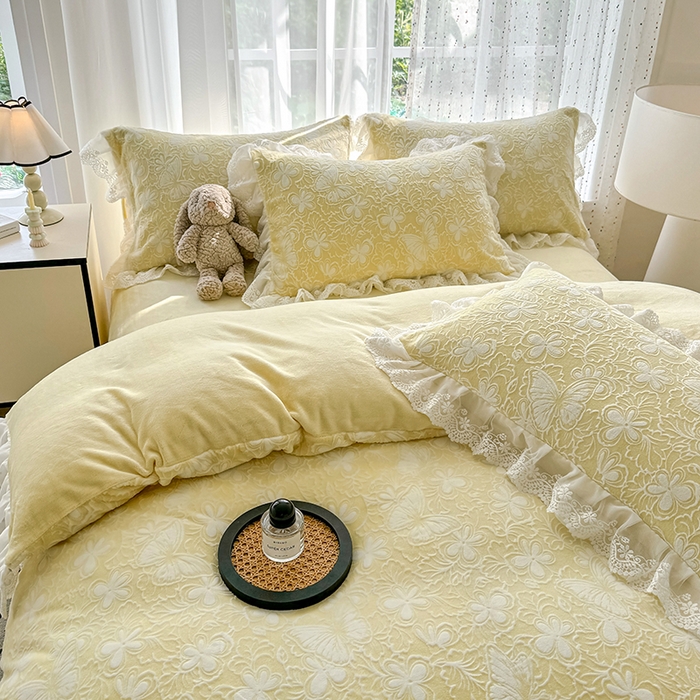 91家纺网 家纺一手货源 找家纺 锦格家纺 2025新款A类雕花牛奶绒花边四件套 米雅黄