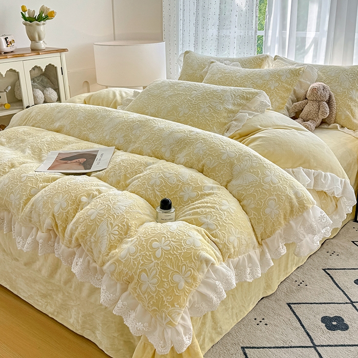 91家纺网 家纺一手货源 找家纺 锦格家纺 2025新款A类雕花牛奶绒花边四件套 米雅黄
