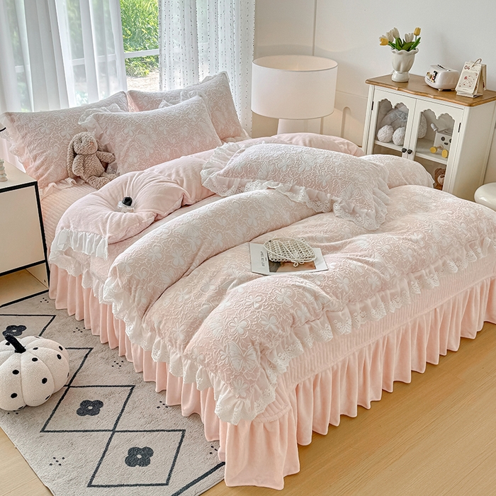 91家纺网 家纺一手货源 找家纺 锦格家纺 2025新款A类雕花牛奶绒花边四件套 米雅玉粉