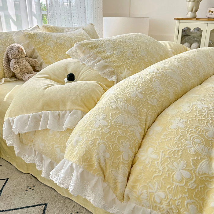 91家纺网 家纺一手货源 找家纺 锦格家纺 2025新款A类雕花牛奶绒花边四件套 米雅黄