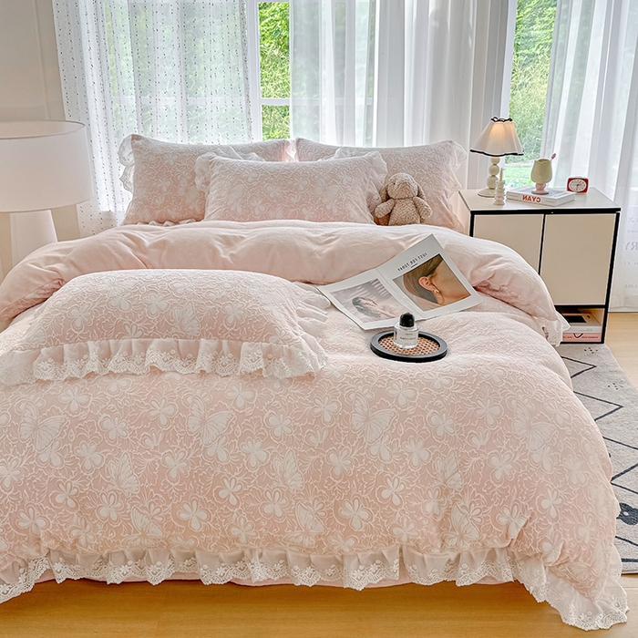 91家纺网 家纺一手货源 找家纺 锦格家纺 2025新款A类雕花牛奶绒花边四件套 米雅玉粉