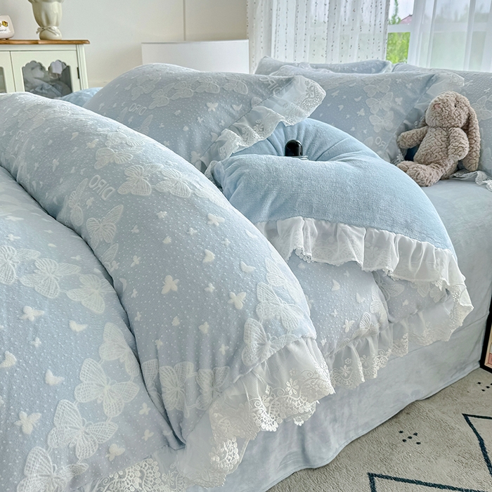 91家纺网 家纺一手货源 找家纺 锦格家纺 2025新款A类雕花牛奶绒花边四件套 蒂娜蓝