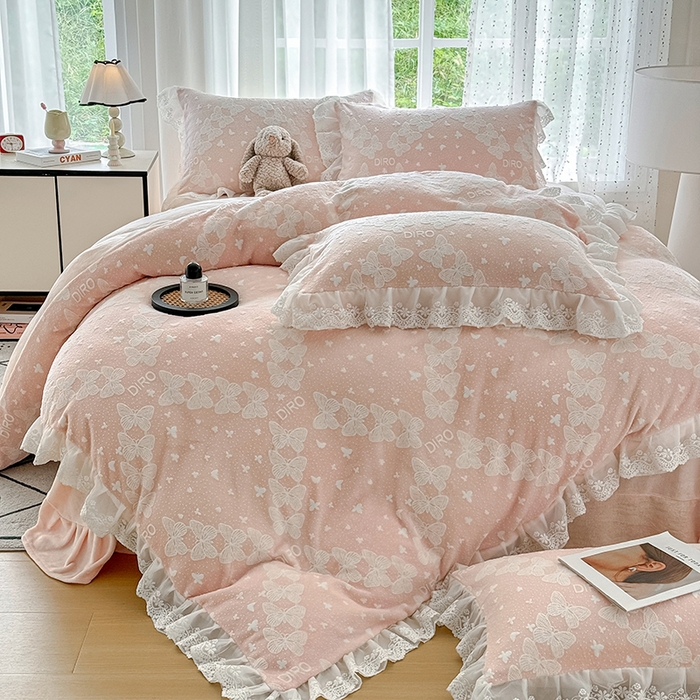 91家纺网 家纺一手货源 找家纺 锦格家纺 2025新款A类雕花牛奶绒花边四件套 蒂娜玉粉