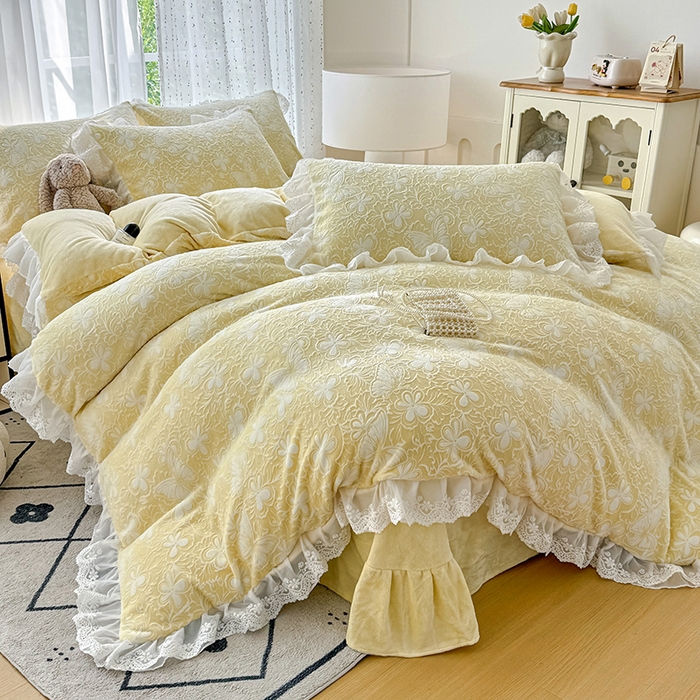 91家纺网 家纺一手货源 找家纺 锦格家纺 2025新款A类雕花牛奶绒花边四件套 米雅黄