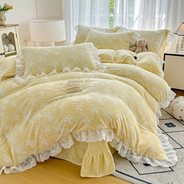 91家纺网 家纺一手货源 找家纺 锦格家纺 2025新款A类雕花牛奶绒花边四件套 米雅黄