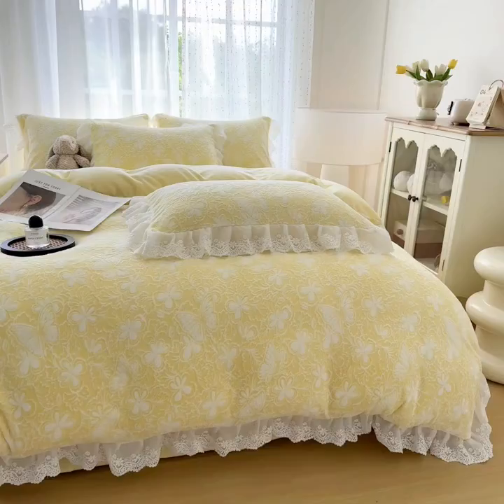 91家纺网 家纺一手货源 找家纺 锦格家纺 2025新款A类雕花牛奶绒花边四件套 米雅黄