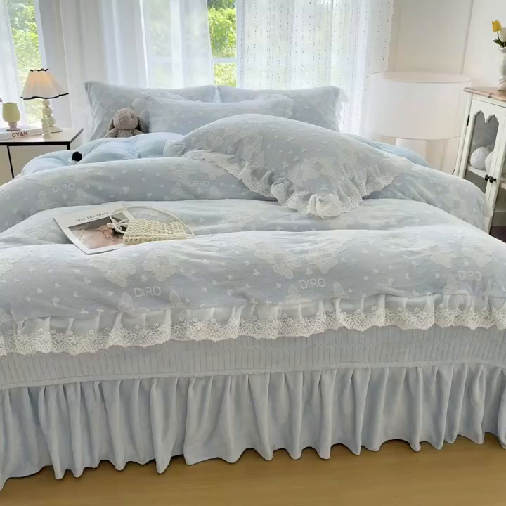 91家纺网 家纺一手货源 找家纺 锦格家纺 2025新款A类雕花牛奶绒花边四件套 蒂娜蓝