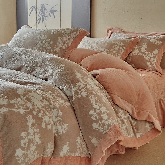 孑寐家纺 2025新款宽边拼角雕花绒床盖四件套 香雪海-橘色