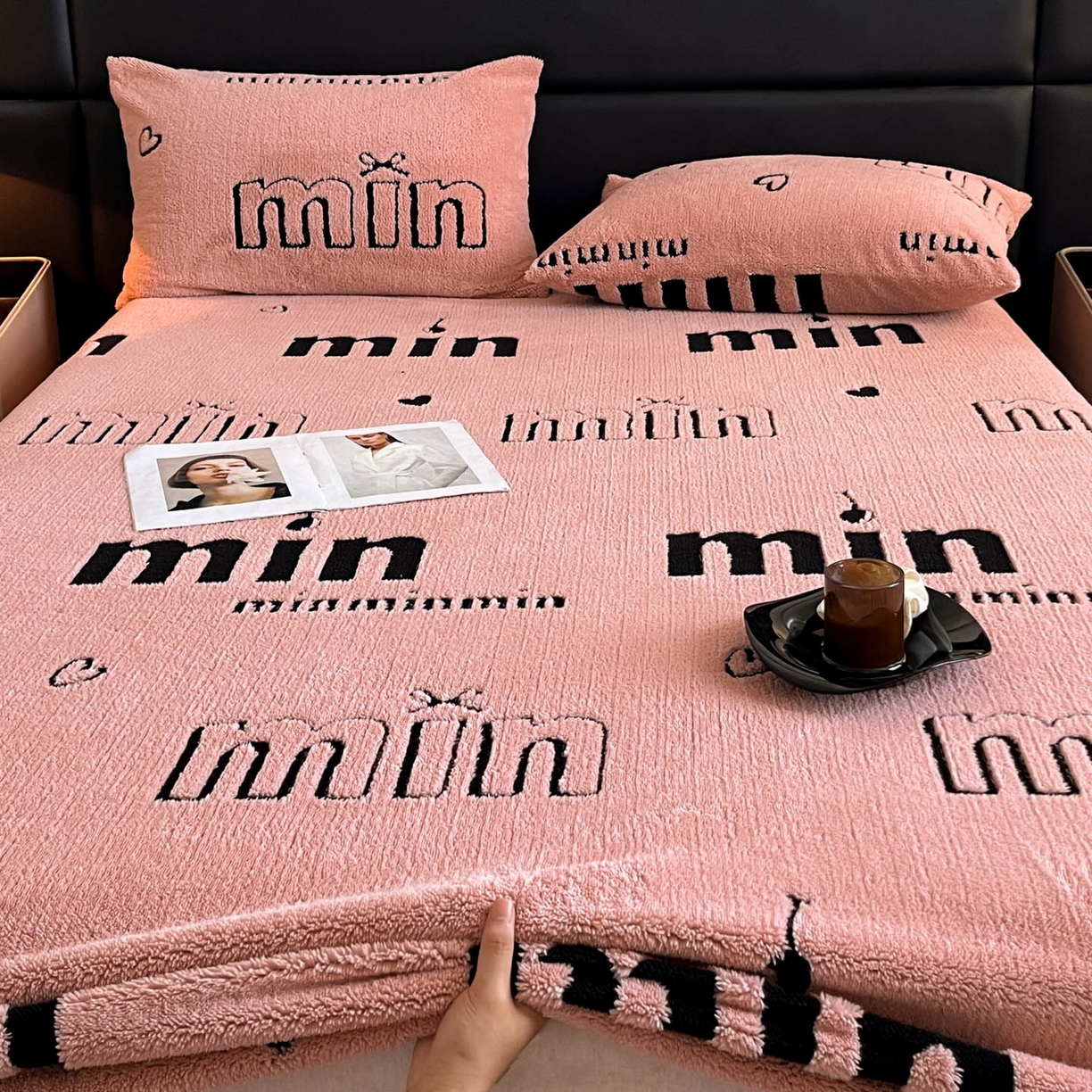 慕木家纺 2025新款A类高克重云慕绒床笠系列（场景二拍摄）提供买家秀 云暮绒床笠-桃夭粉