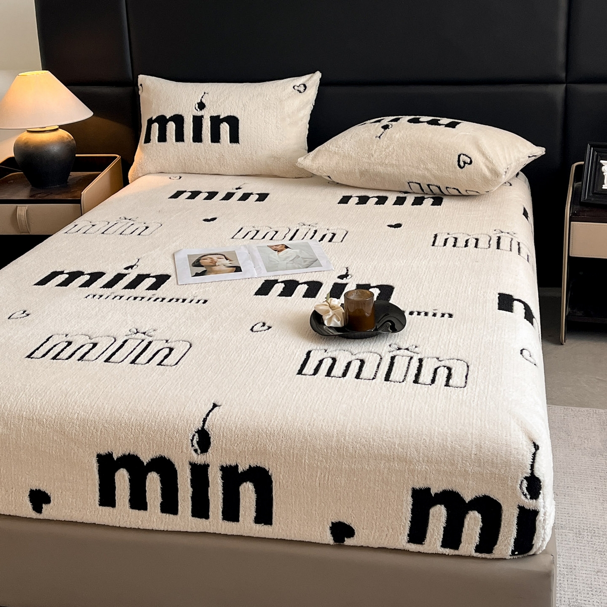 91家纺网 家纺一手货源 找家纺 慕木家纺 2025新款A类高克重云慕绒床笠系列（场景二拍摄）提供买家秀 云暮绒床笠-奶昔白