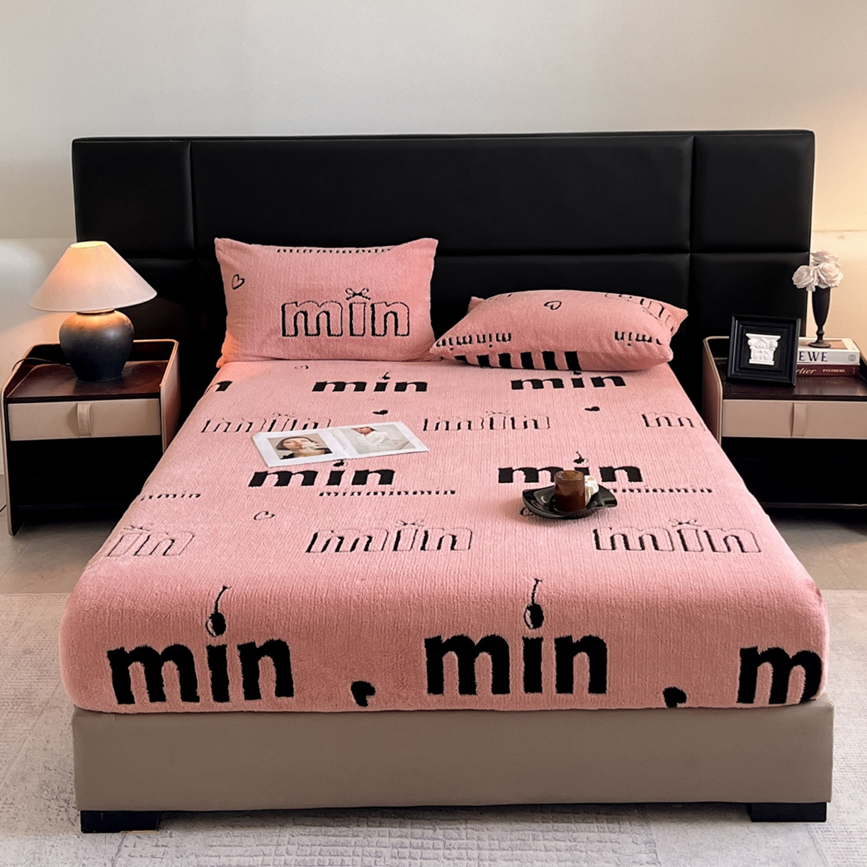 91家纺网 家纺一手货源 找家纺 慕木家纺 2025新款A类高克重云慕绒床笠系列（场景二拍摄）提供买家秀 云暮绒床笠-桃夭粉