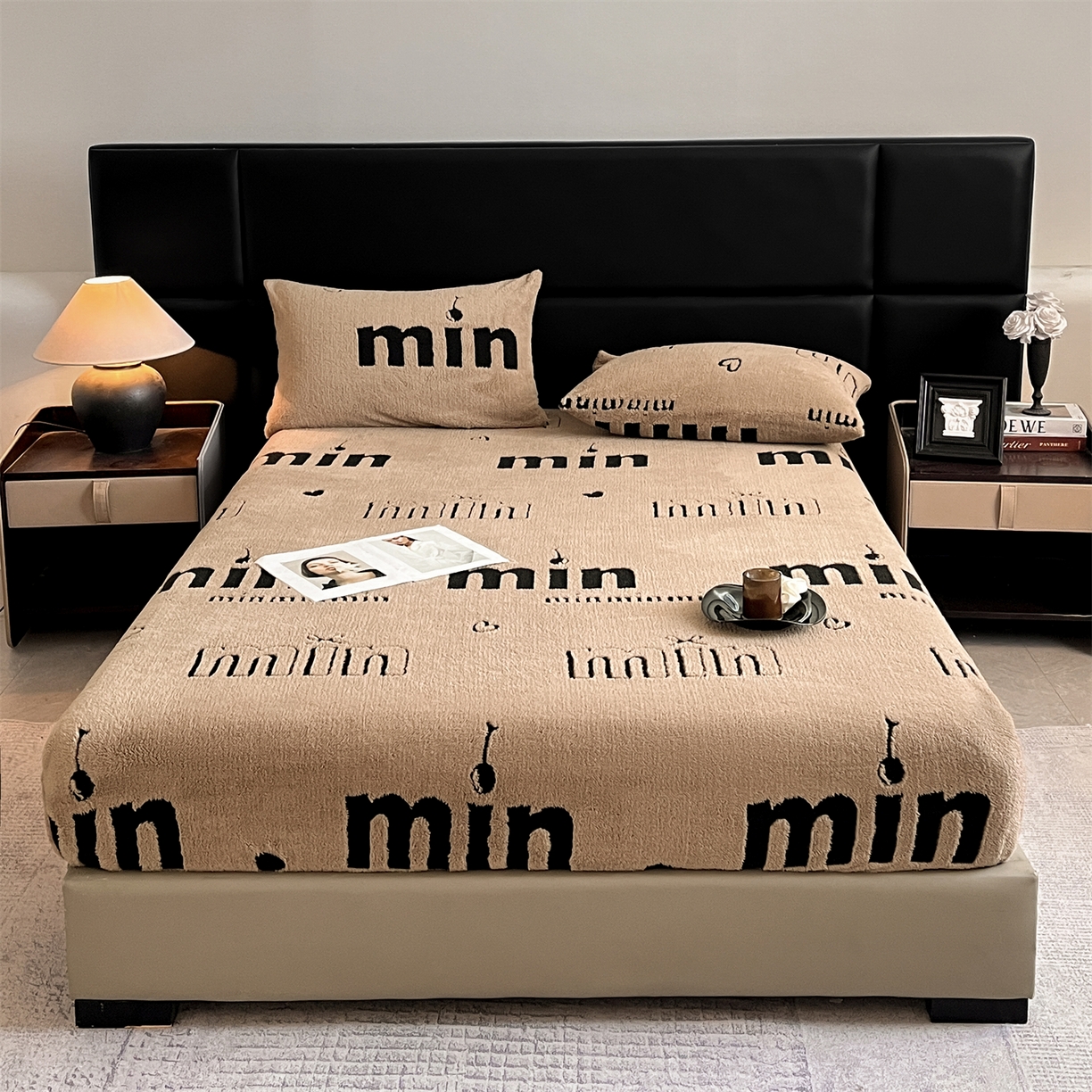 91家纺网 家纺一手货源 找家纺 慕木家纺 2025新款A类高克重云慕绒床笠系列（场景二拍摄）提供买家秀 云暮绒床笠-摩卡咖